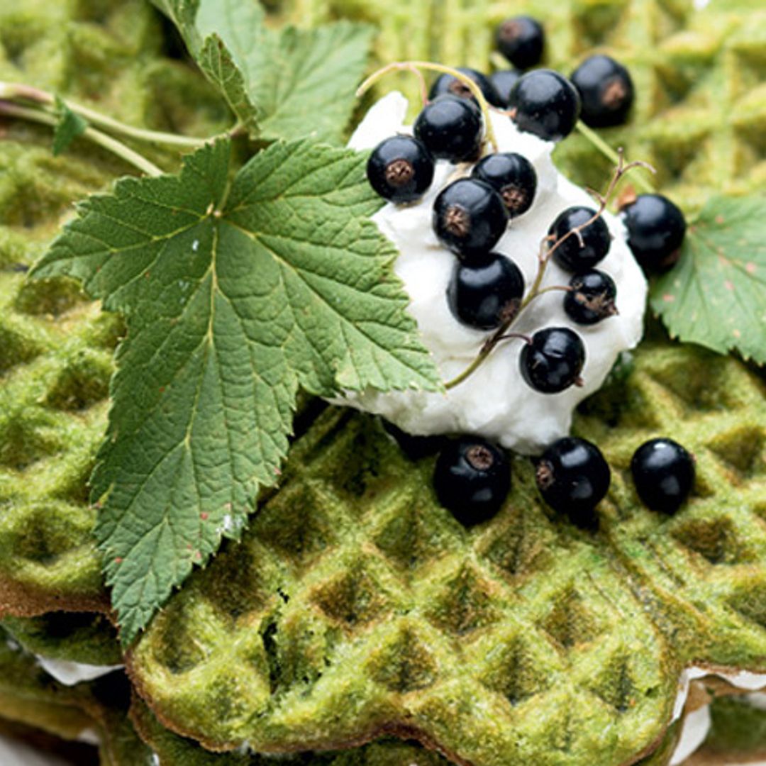 Tarta-gofre en flor de té matcha