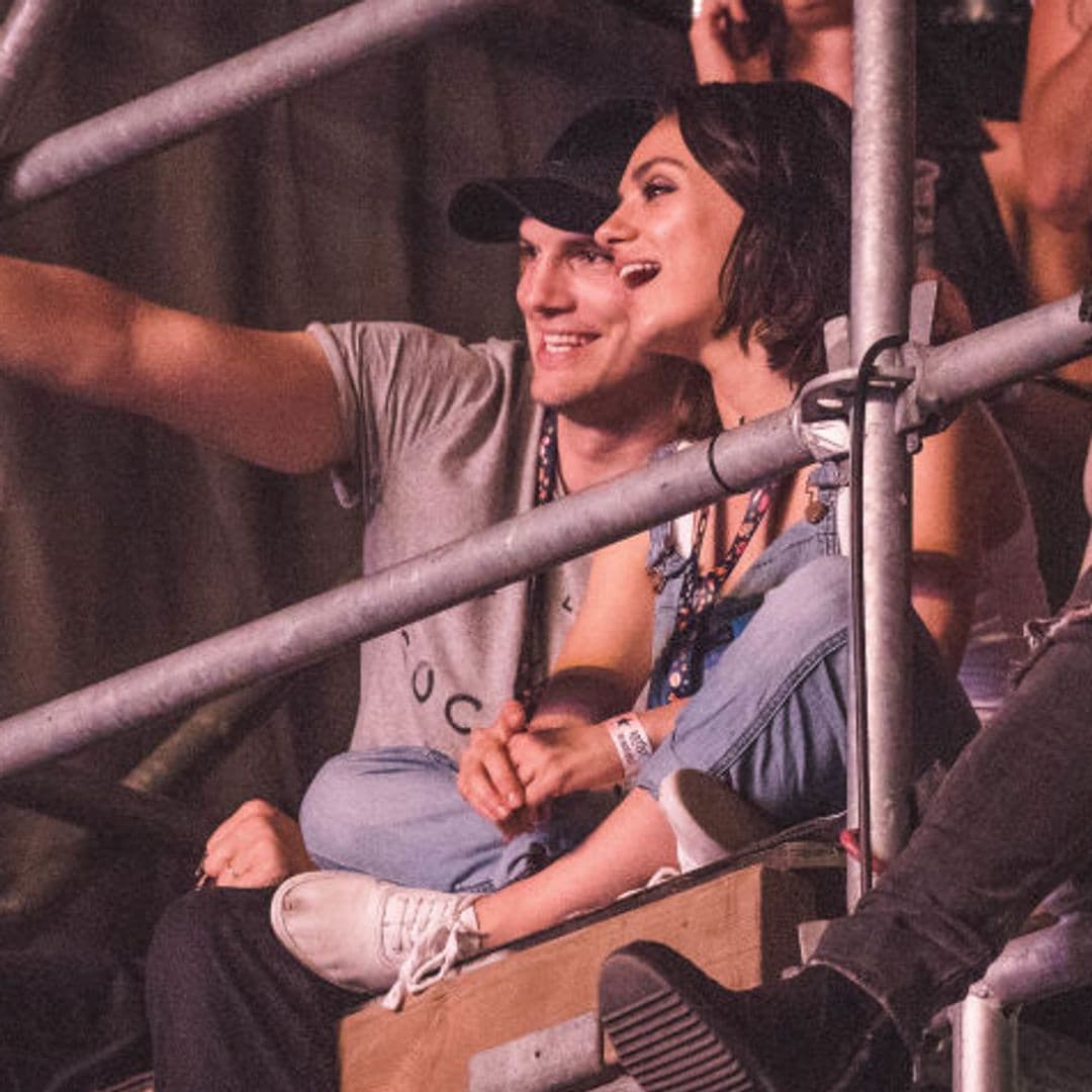 El vídeo viral de Mila Kunis y Ashton Kutcher dándolo todo en un concierto de los Backstreet Boys como dos adolescentes