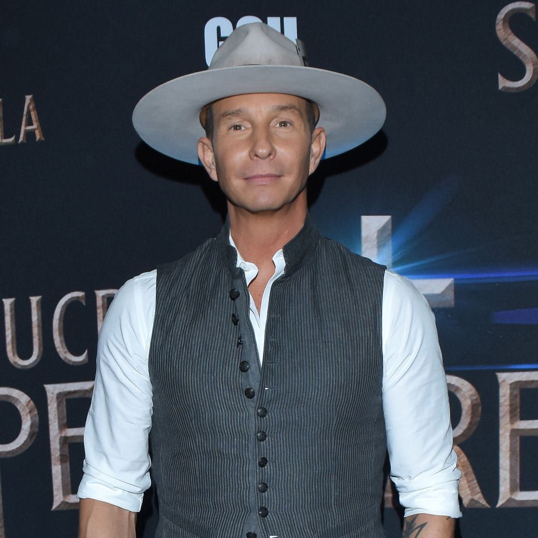 Erik Rubín es captado junto a una misteriosa mujer a unos días de que Andrea Legarreta anunciara su noviazgo