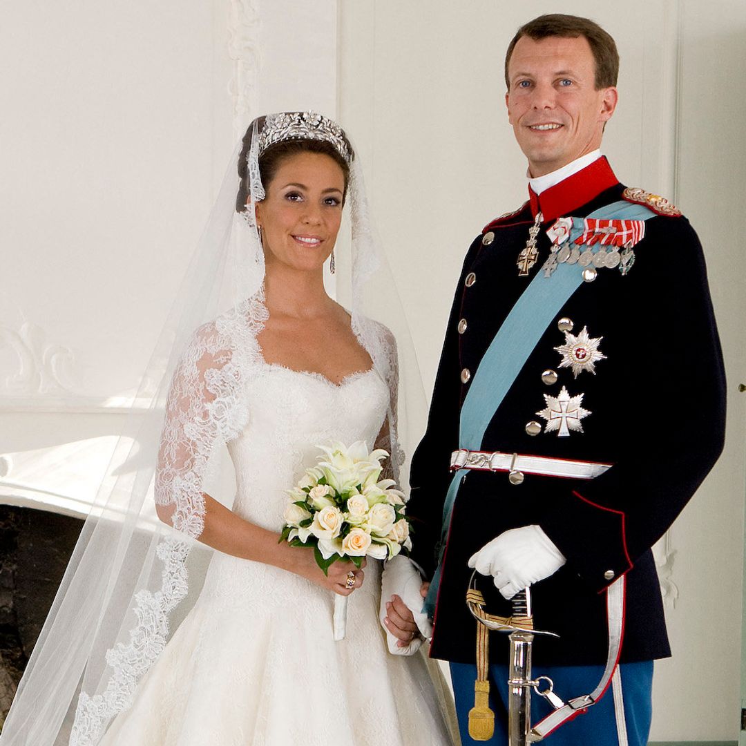 El vestido de Marie de Dinamarca que hizo llorar al príncipe Joaquín en su boda: encaje floral, tres metros de cola y un guiño español