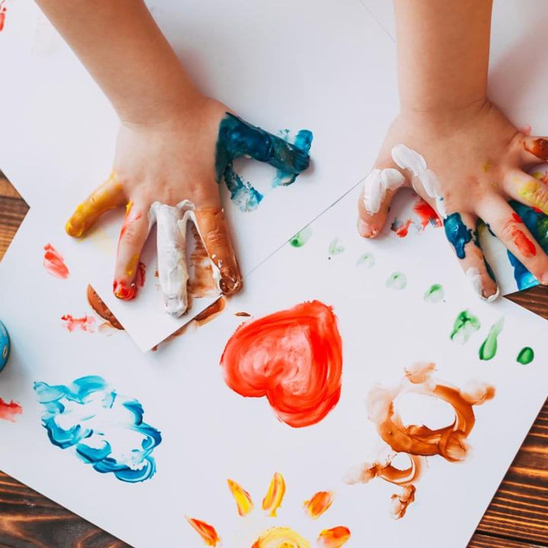 9 beneficios de que los niños pinten con los dedos