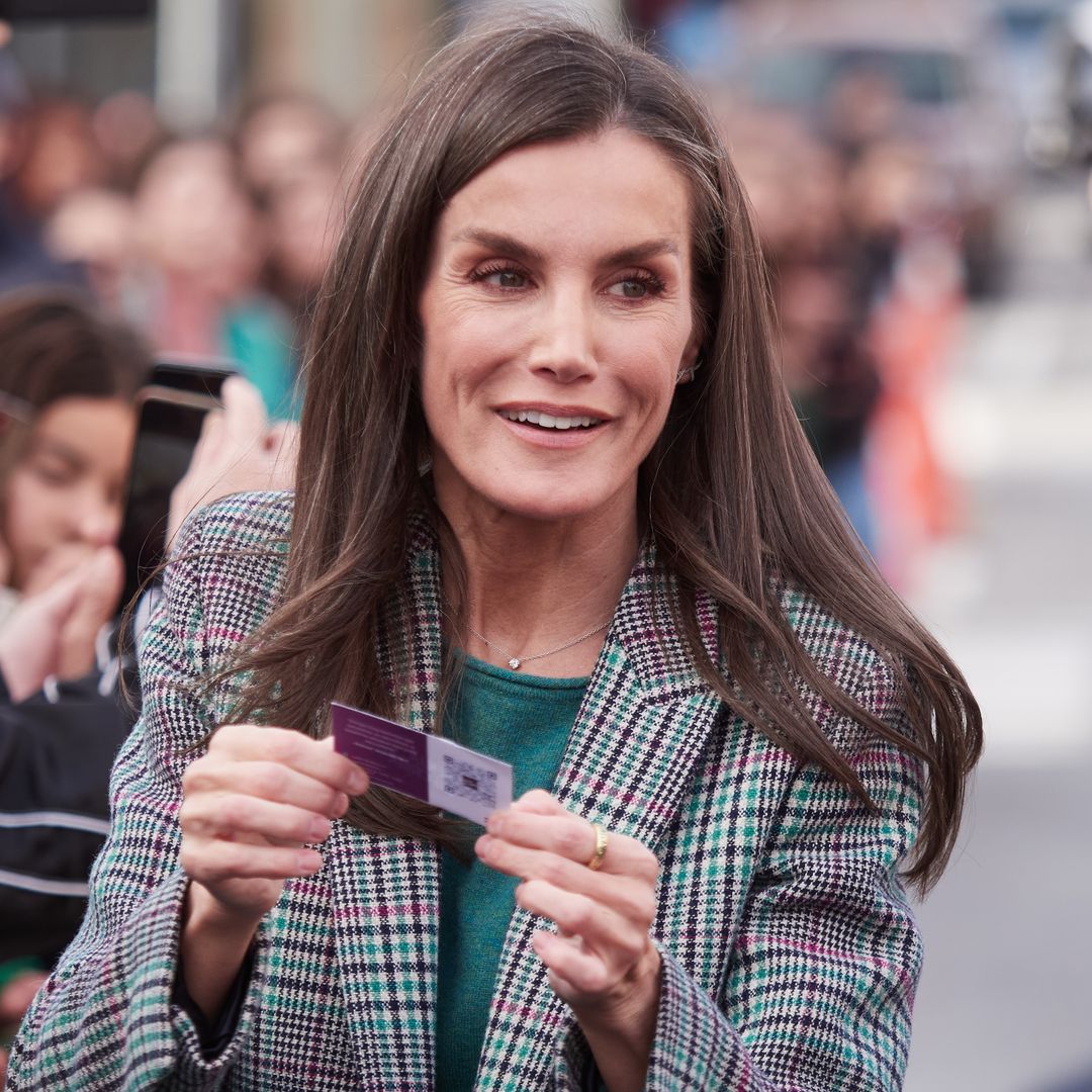 ¿Has visto el nuevo solitario de la Reina Letizia? Así pasó desapercibido