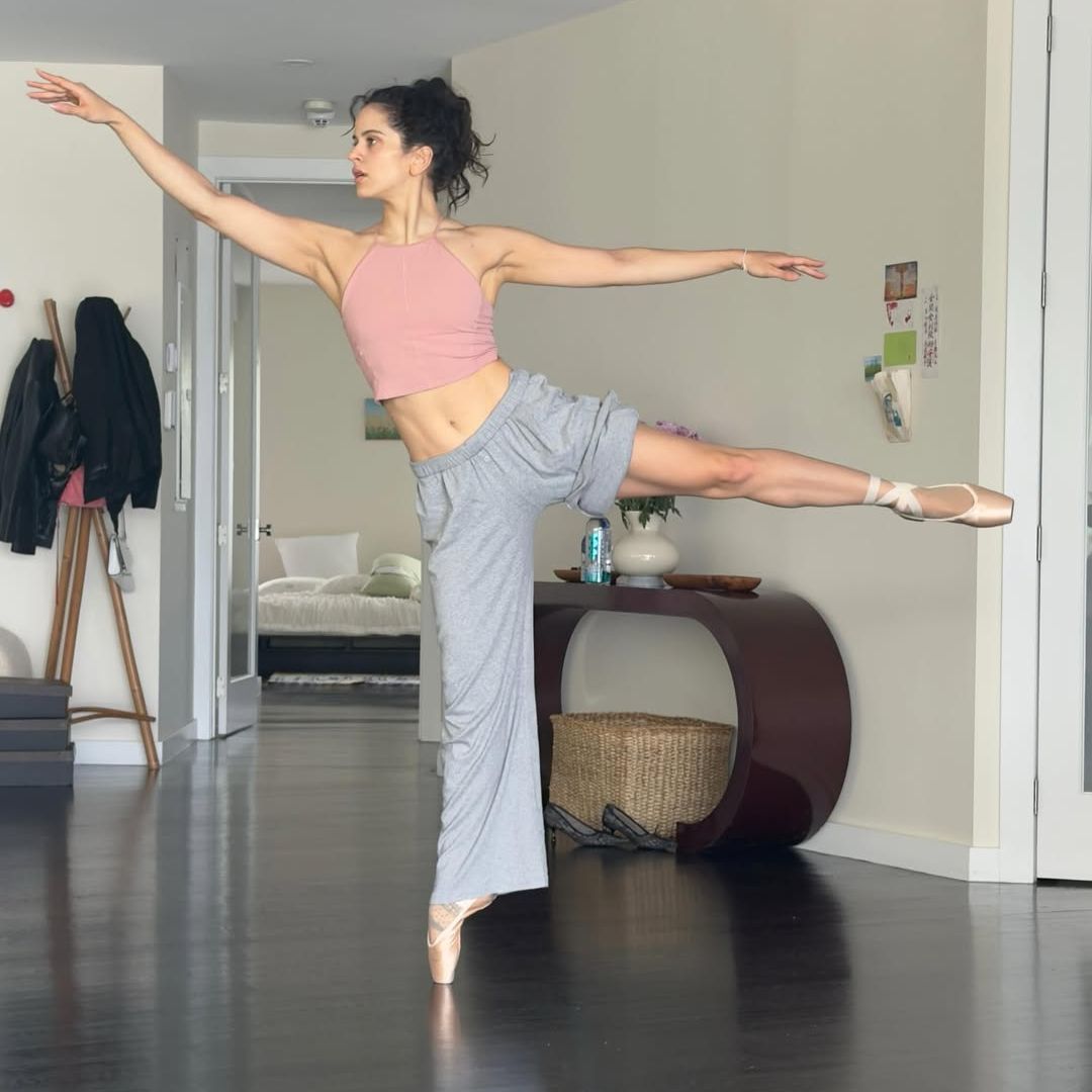 Rosalía se ha tomado muy en serio su misión de implementar el ballet en su nueva era musical.