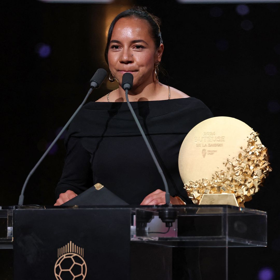 Charlyn Corral hace historia como la primera futbolista mexicana galardonada en la gala del Balón de Oro