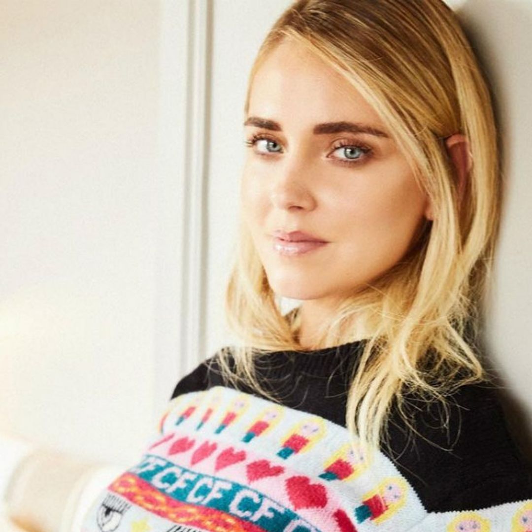 La conexión de estilo entre Danna Paola y Chiara Ferragni con el jersey perfecto para días grises