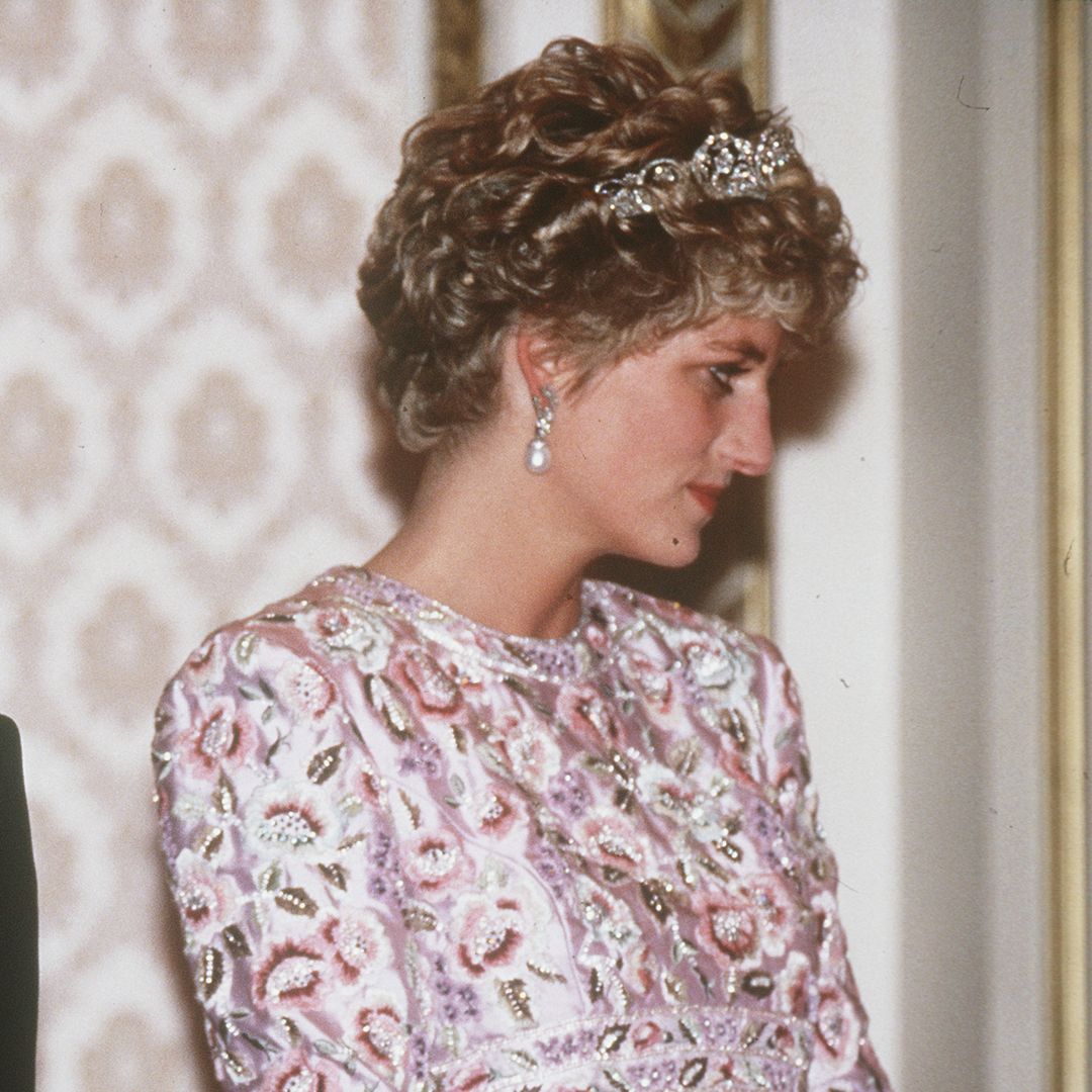 Las explosivas revelaciones sobre Diana de Gales que desatan una nueva crisis en los Windsor: "Descubrió una pulsera que el príncipe Carlos le había comprado a Camilla"