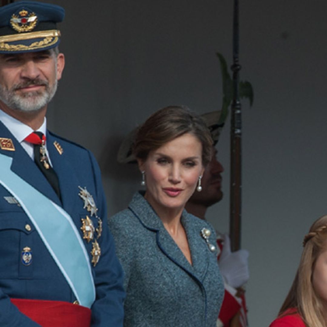 Los Reyes, junto con la Princesa Leonor y la infanta Sofía, presiden el desfile de la Fiesta Nacional