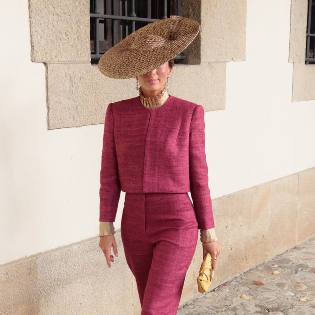 ¿Pantalón en una boda? María Hernández lo llevó con pamela y este look me lo pondría en cualquier boda de invierno
