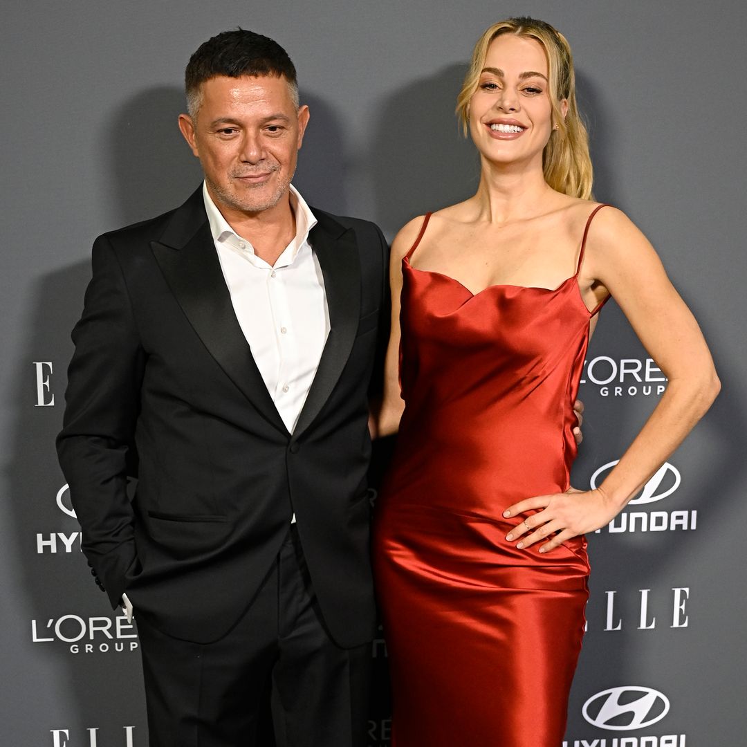 Alejandro Sanz y Candela Márquez reaparecen elegantísimos en una gala, tras rumores de ruptura