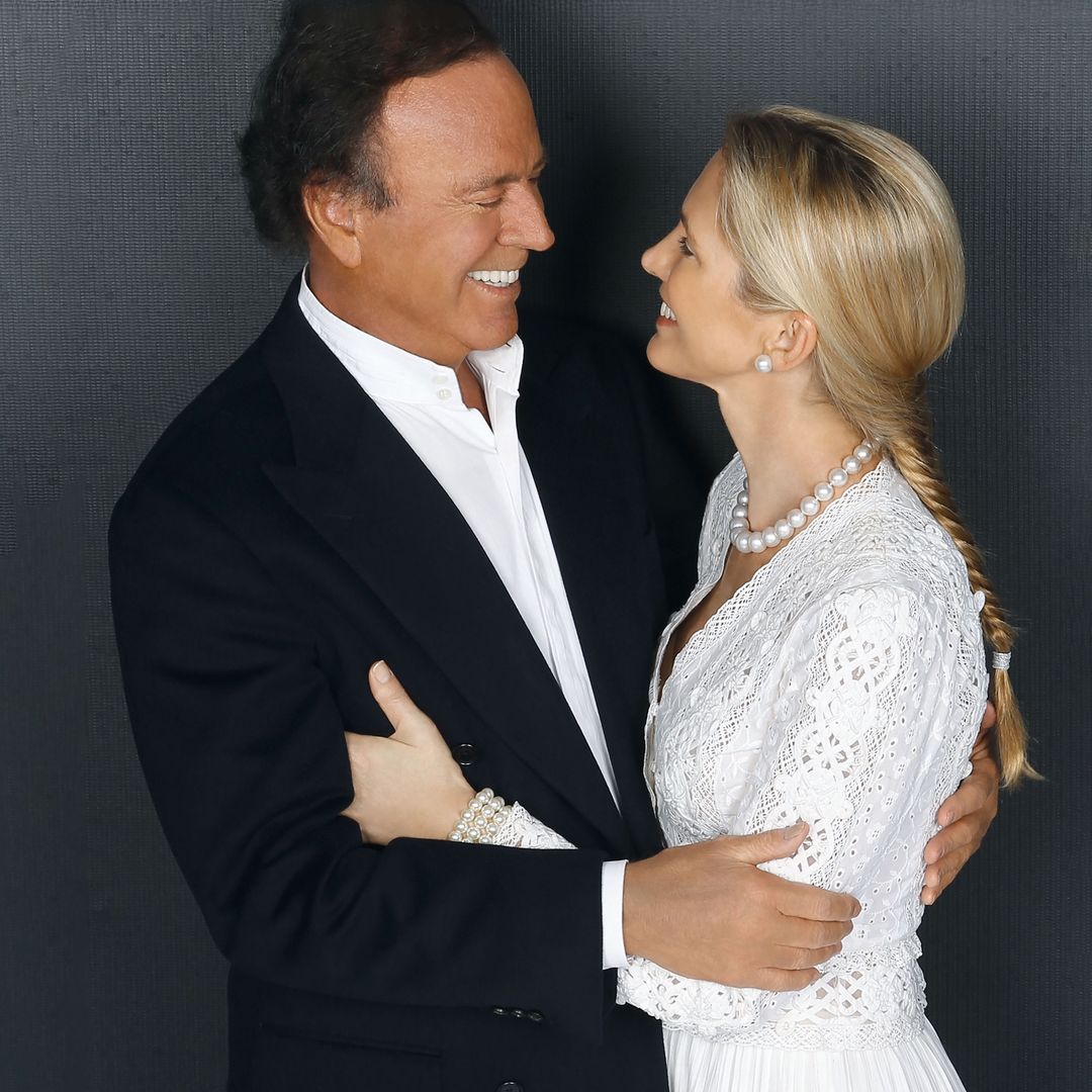 Julio Iglesias habla con ¡HOLA! de su nueva casa en Orense: 'Es bellísima, en medio del campo, y vamos a ir este verano'