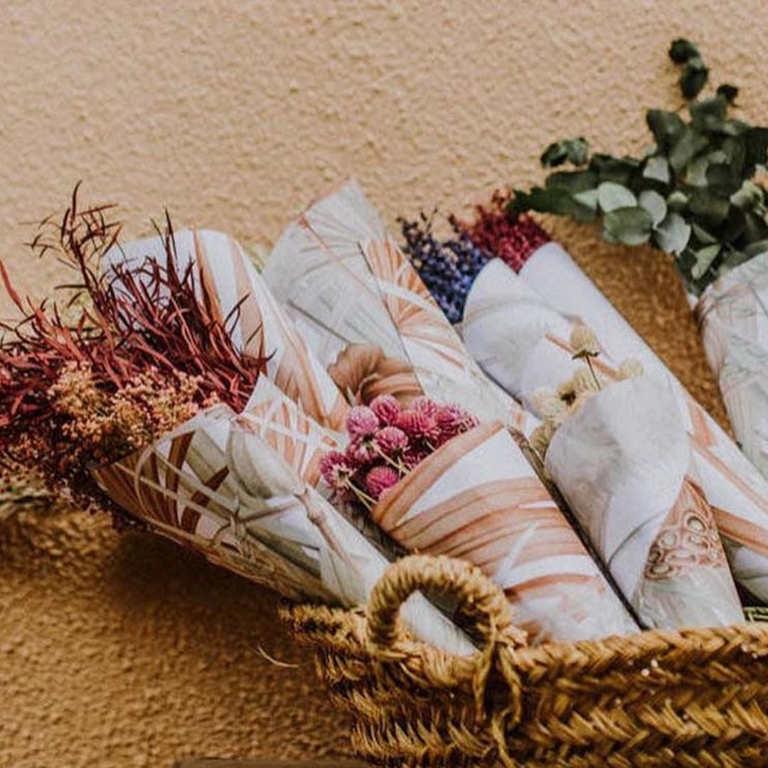 El curioso ramo de flores que une a novias y damas de honor