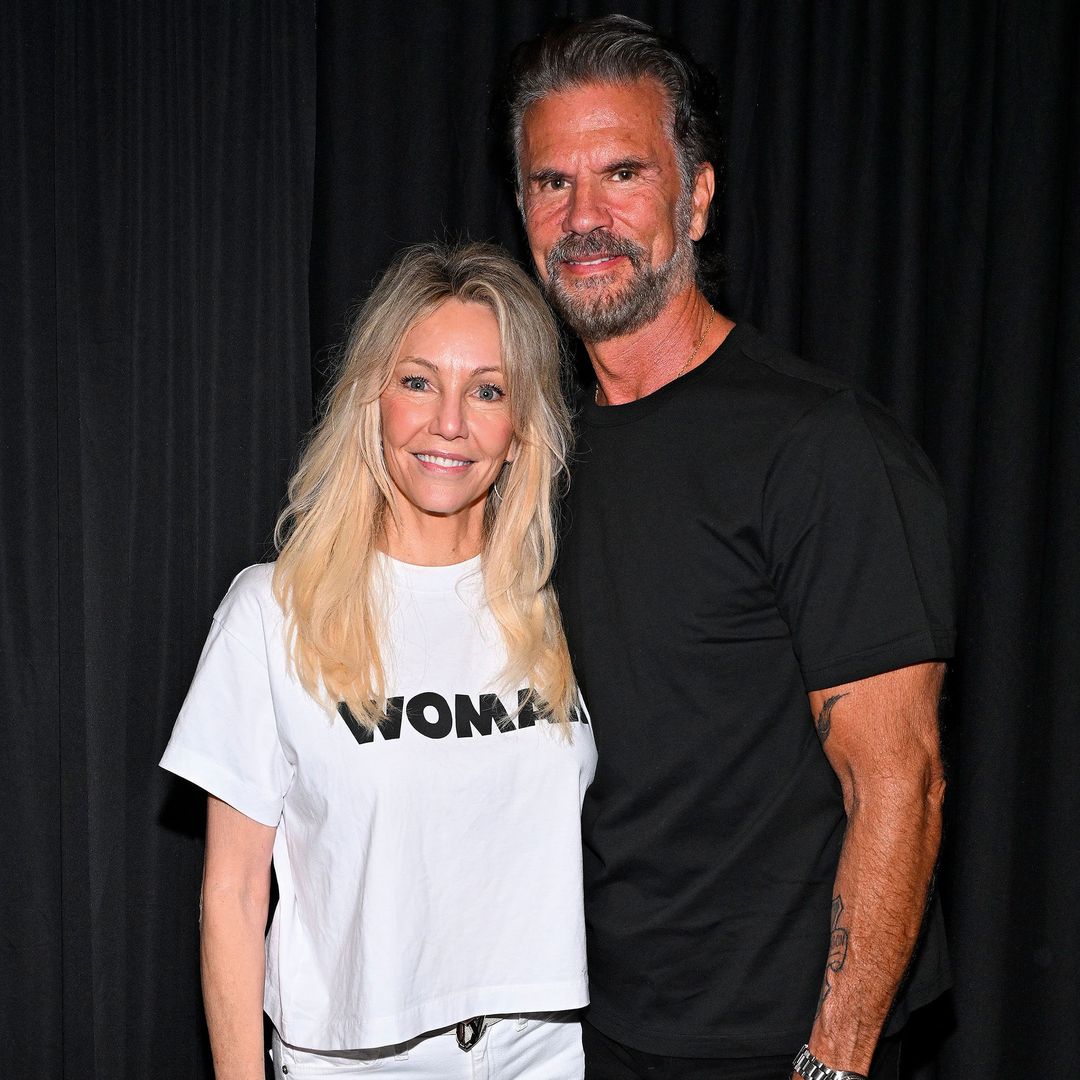 Lorenzo Lamas y Heather Locklear confirman su relación con estas románticas fotos como una pareja más de Hollywood
