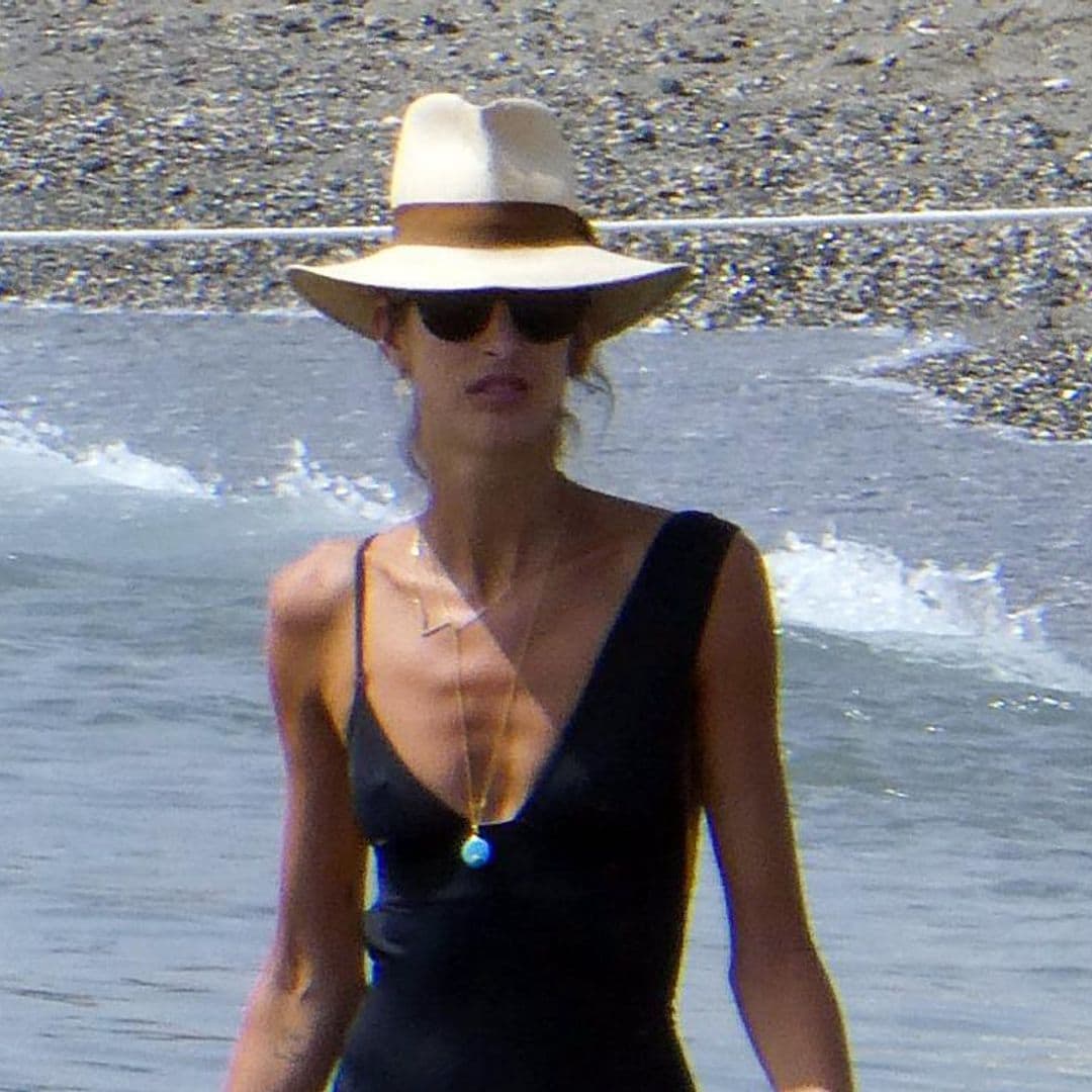 Inés Domecq redefine el chic playero con su ‘look’ en Sotogrande