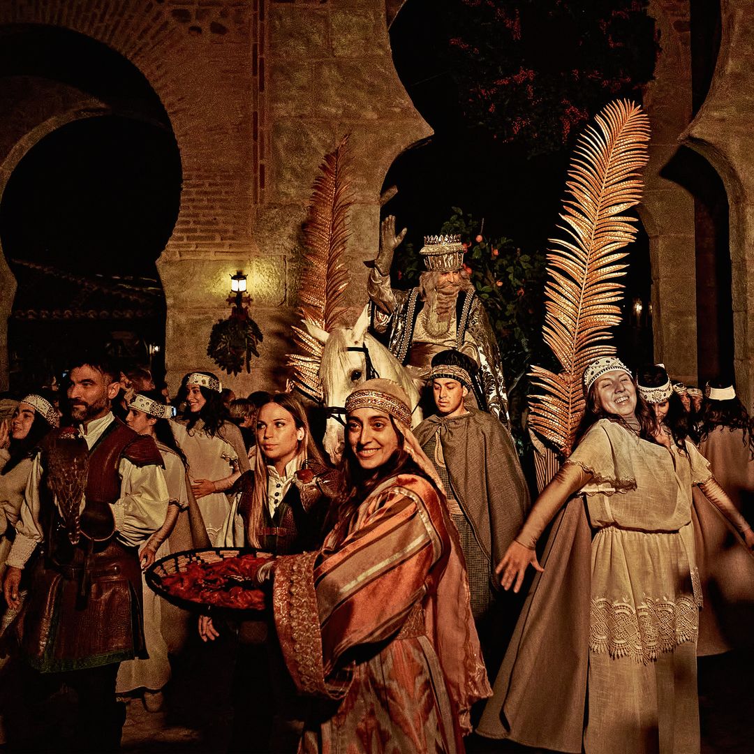 Cabalgata y cortejo real de los Reyes Magos en el parque de Puy du Fou en Navidad, Toledo