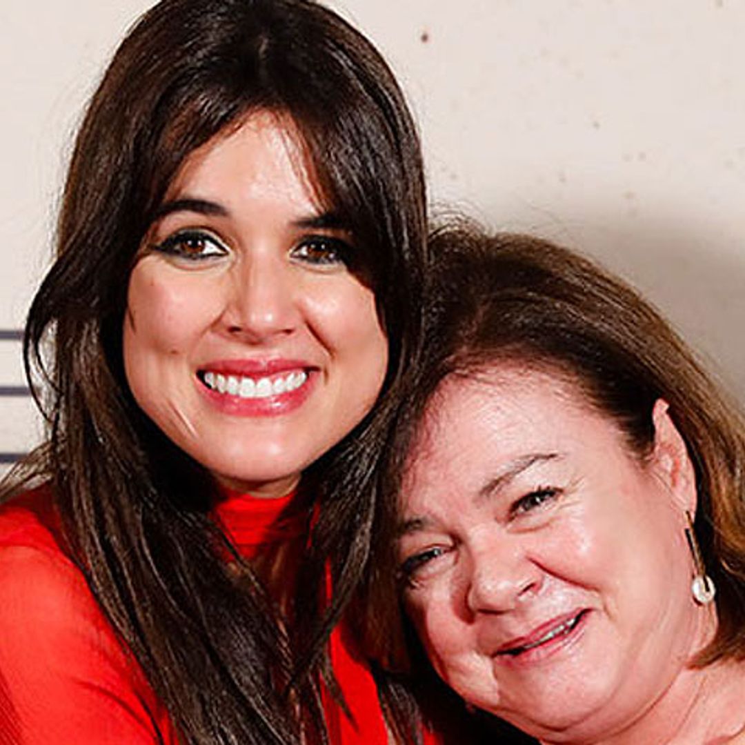 La madre de Adriana Ugarte, pura espontaneidad y ternura con su hija ¡en pleno photocall!