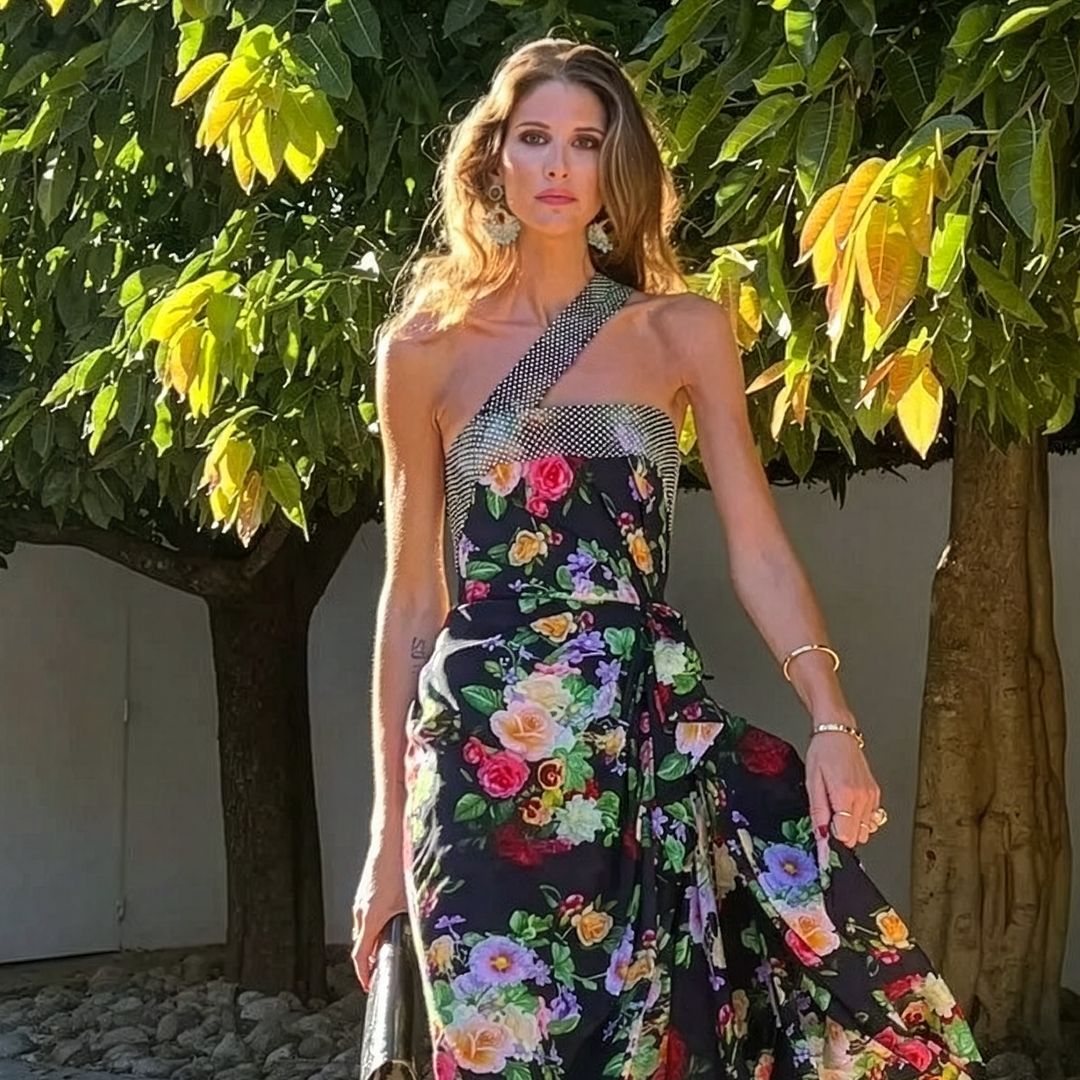 Las 6 claves del estilo de Inés Domecq: lunares, negro, blusas con volumen y el secreto de una de las mujeres más elegantes de España