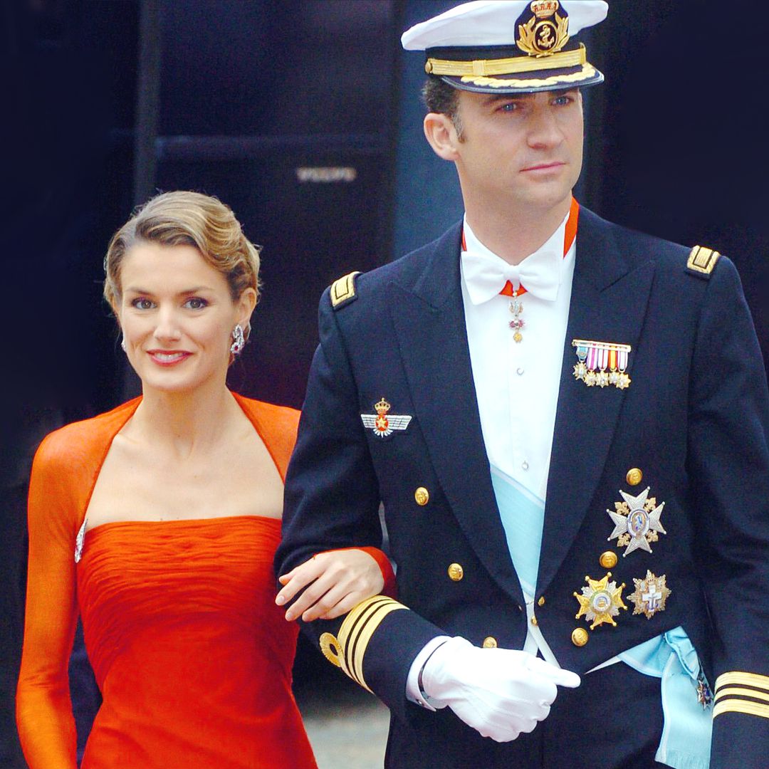 La boda de Federico y Mary de Dinamarca, un espectacular desfile de tiaras y vestidos de gala en 2004