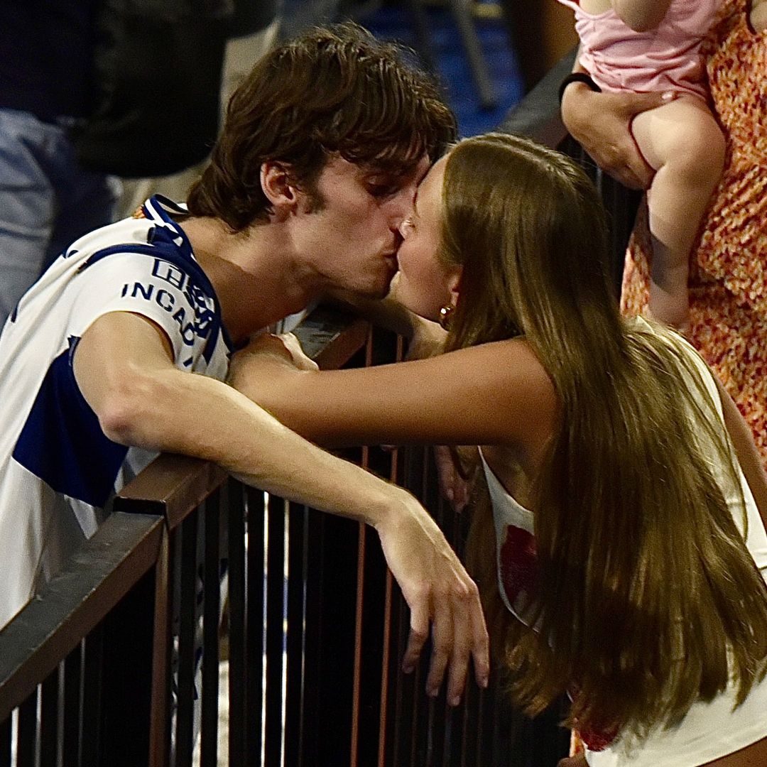 Pablo Urdangarin vuelve al trabajo con el apoyo de su novia, Johanna Zott: los gestos a pie de cancha que revelan en qué momento se encuentran