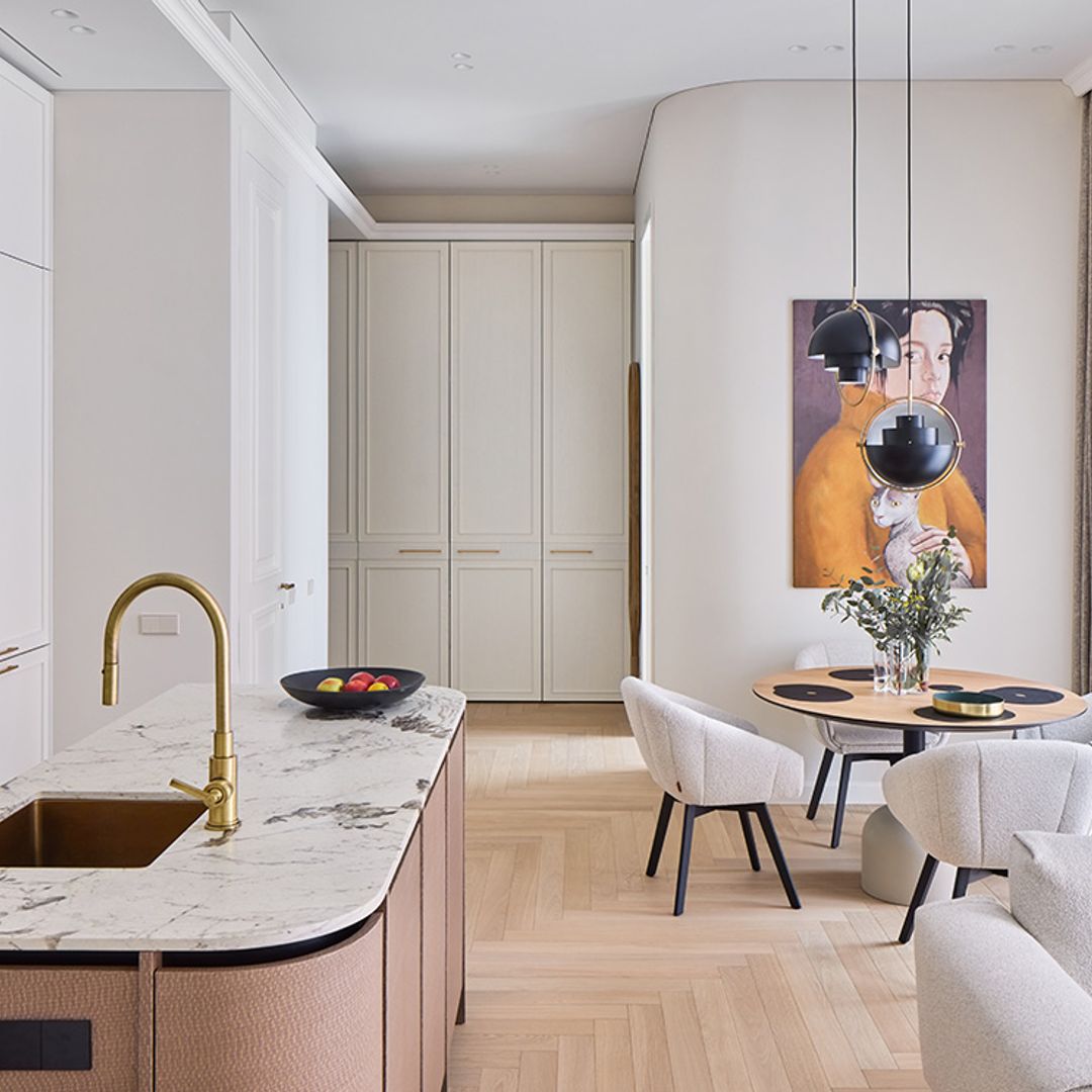 Un apartamento de estilo clásico moderno y con formas elegantes que nos hace viajar hasta Lituania