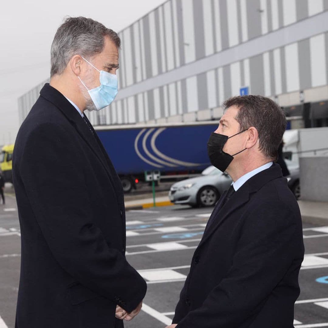 El gesto de consuelo del Rey con Emiliano García-Page por la muerte de su madre