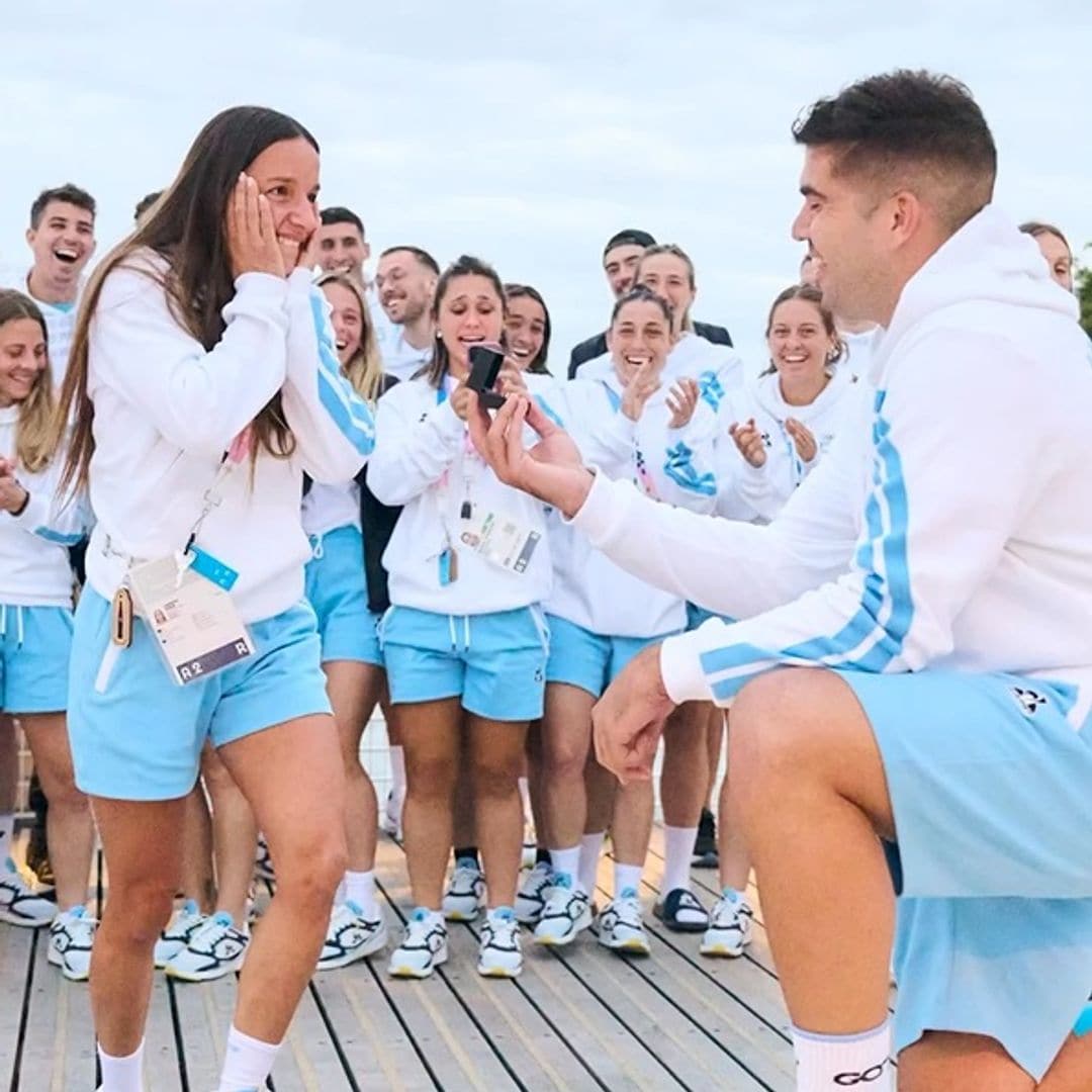 ¡Pedida de mano en la Villa Olímpica! El argentino Pablo Simonet le pide matrimonio a su novia, Pilar Campoy, de esta forma tan romántica