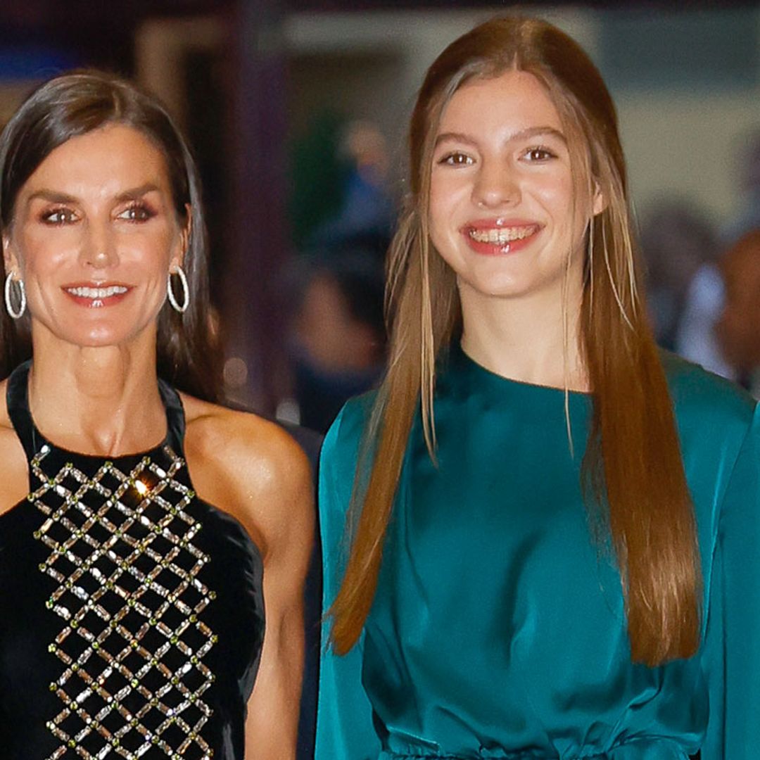 Sofía repite su fórmula de moda en Oviedo con un minivestido y bailarinas 'glitter'
