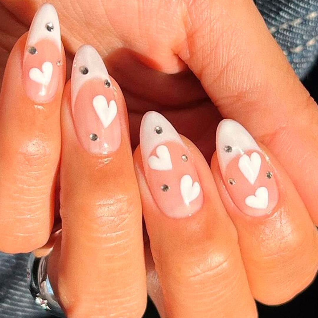 12 ideas para llevar las uñas con corazones más buscadas este San Valentín