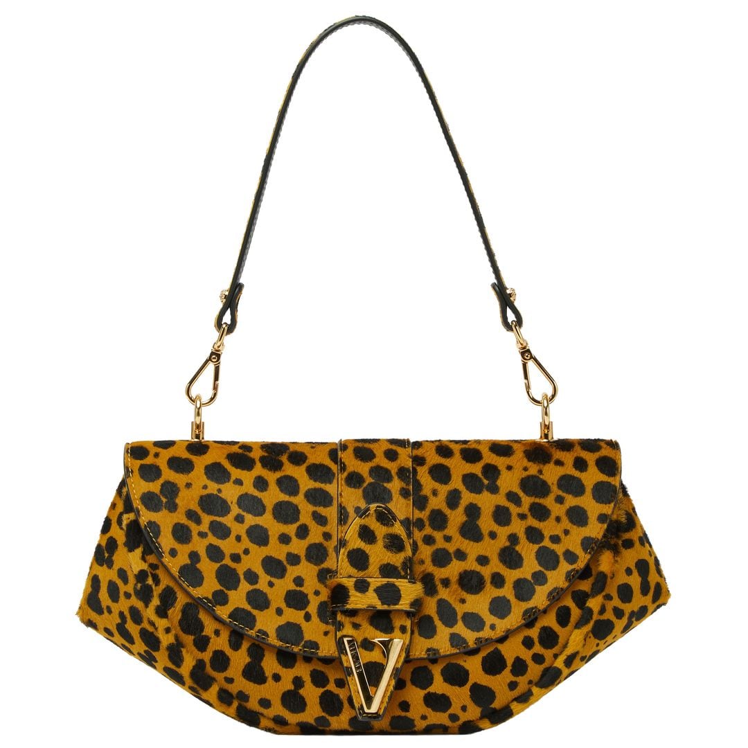 Bolso con estampado de guepardo (2.200 €), de Versace