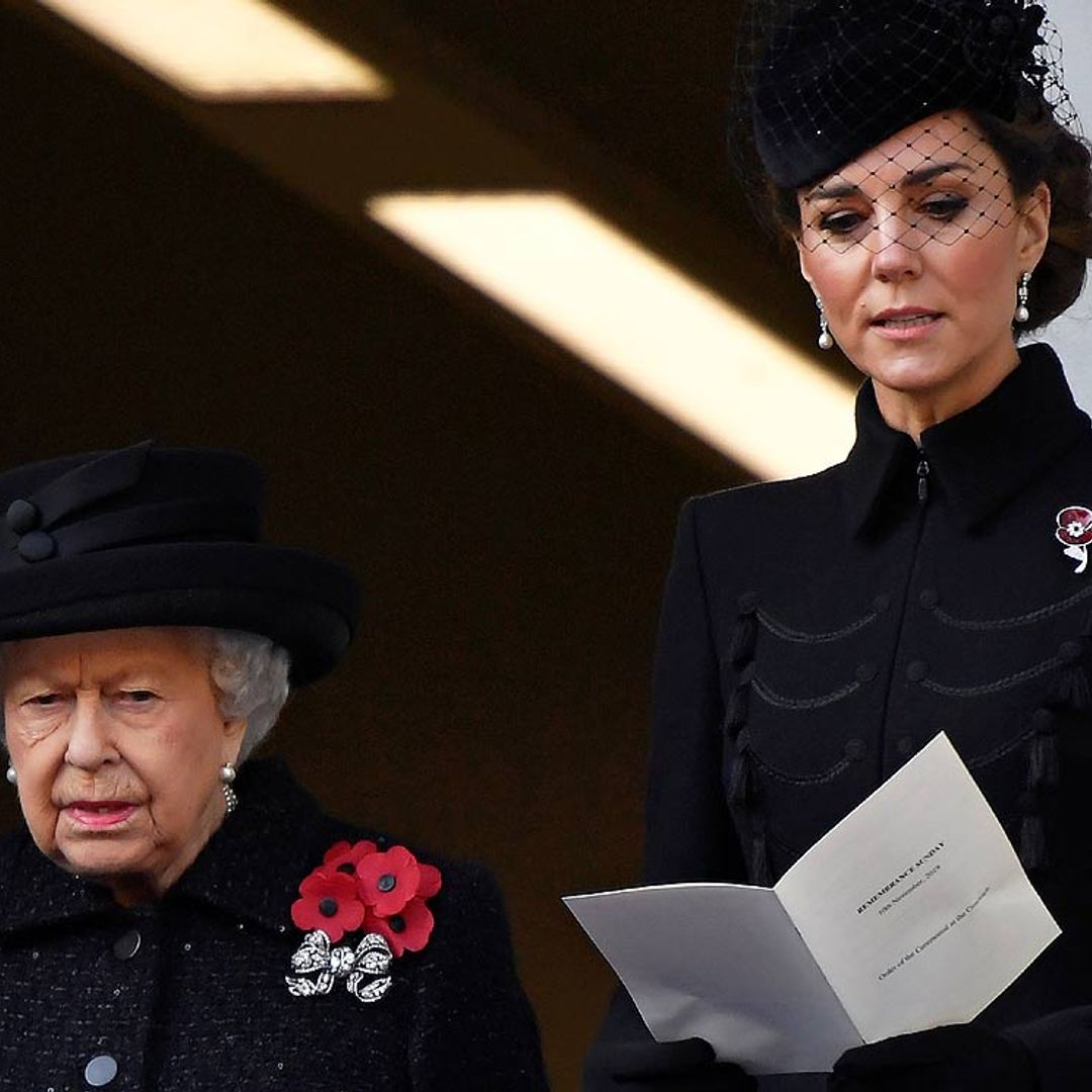 Isabel II, emocionada y arropada por toda la familia para celebrar el Día del Armisticio
