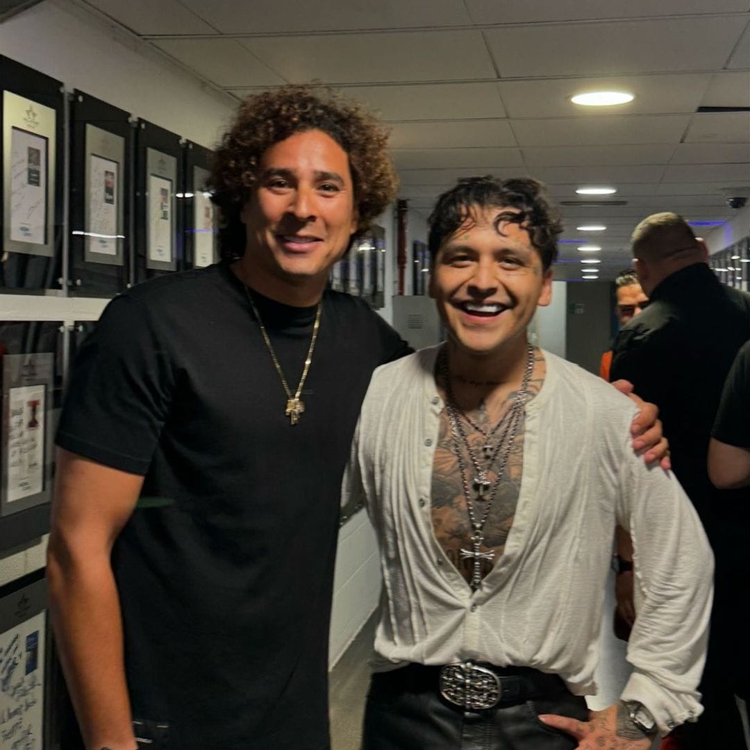 El arquero Memo Ochoa celebra su cumpleaños con Christian Nodal