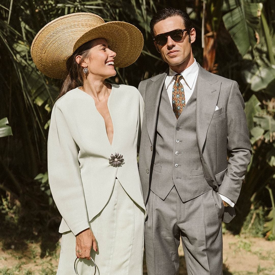 Un tocado arquitectónico, un dos piezas y un broche de Zara, así se convirtió Beatriz en la invitada más elegante de una boda en Marbella