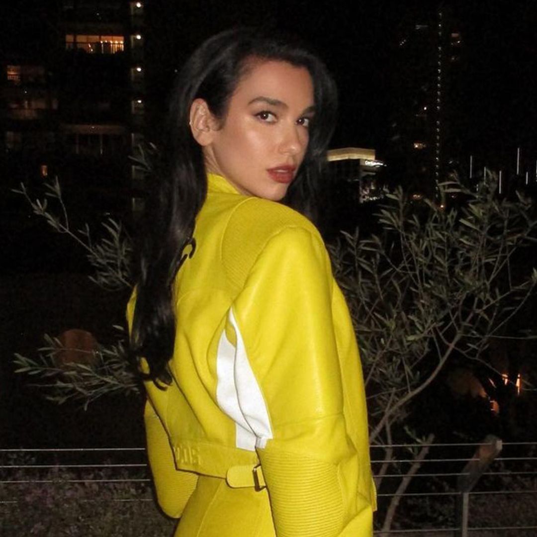 El último look de Dua Lipa demuestra que la tendencia 'Motomami' sigue en auge