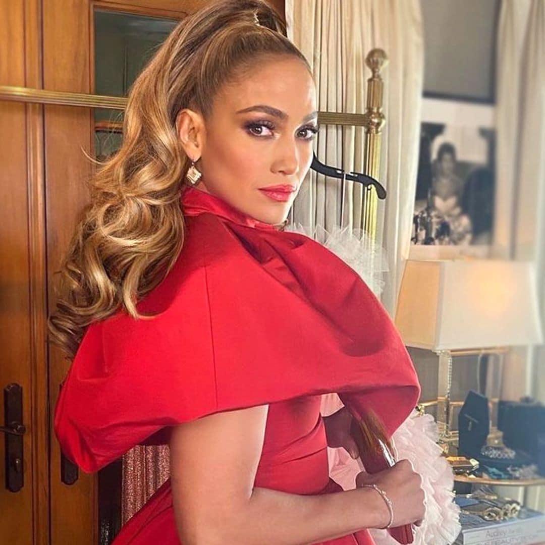 Jennifer Lopez triunfa como icono de moda en los People's Choice Awards