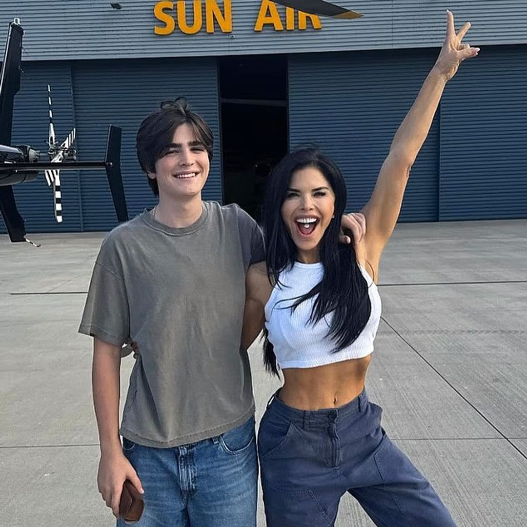 El hijo de Lauren Sánchez celebra la graduación de su hermanastro junto a Pia Whitesell, la flamante esposa de su padre