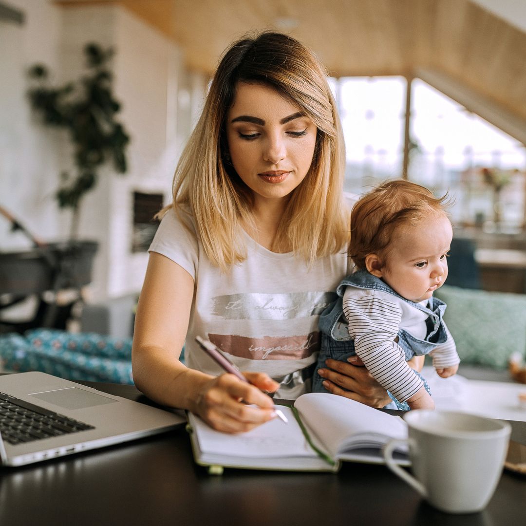 Así es la 'Generación de madres agotadas': "Antes se nos pedía ser perfectas en casa, y ahora se nos exige ser perfectas en todas partes"
