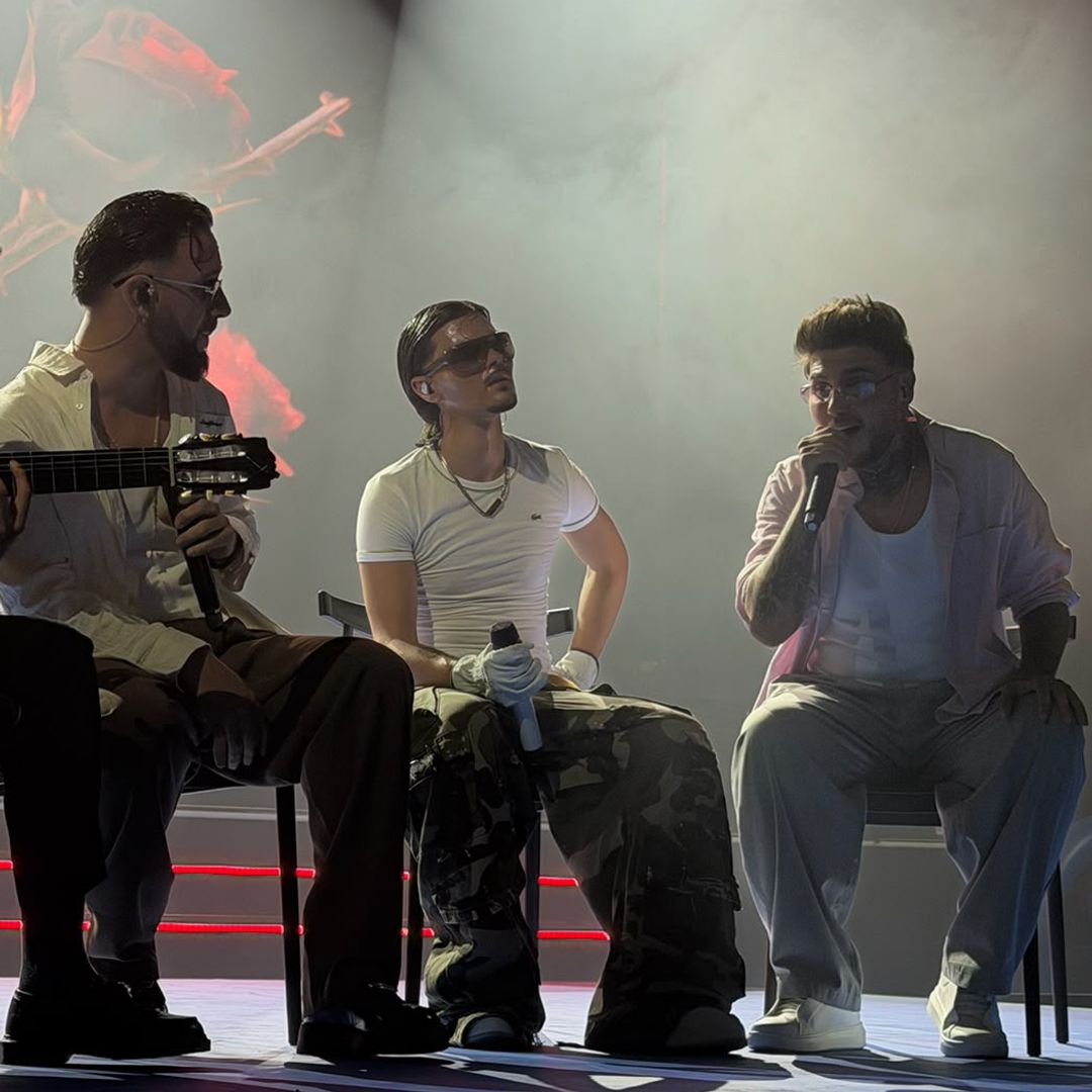 El dúo no dejó pasar la ocasión de interpretar sus temas junto a Abraham Mateo en el Movistar Arena que el artista celebró a comienzos de año con motivo de sus 20 años de carrera