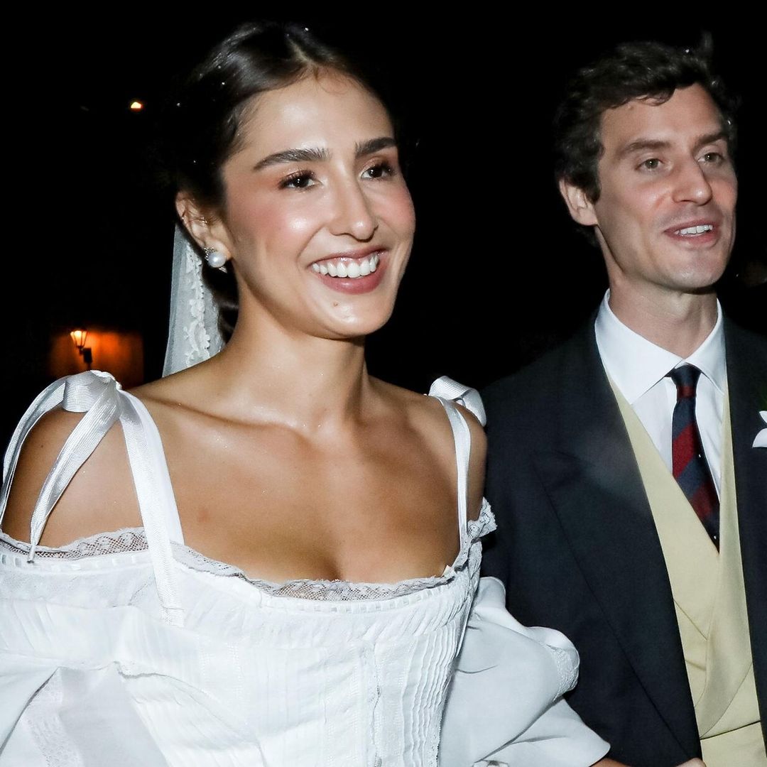 El secreto del vestido de novia de María Claudia, nueva princesa de Liechtenstein: manteles y cortinas de un mercado de pulgas convertidos en un traje de alta costura