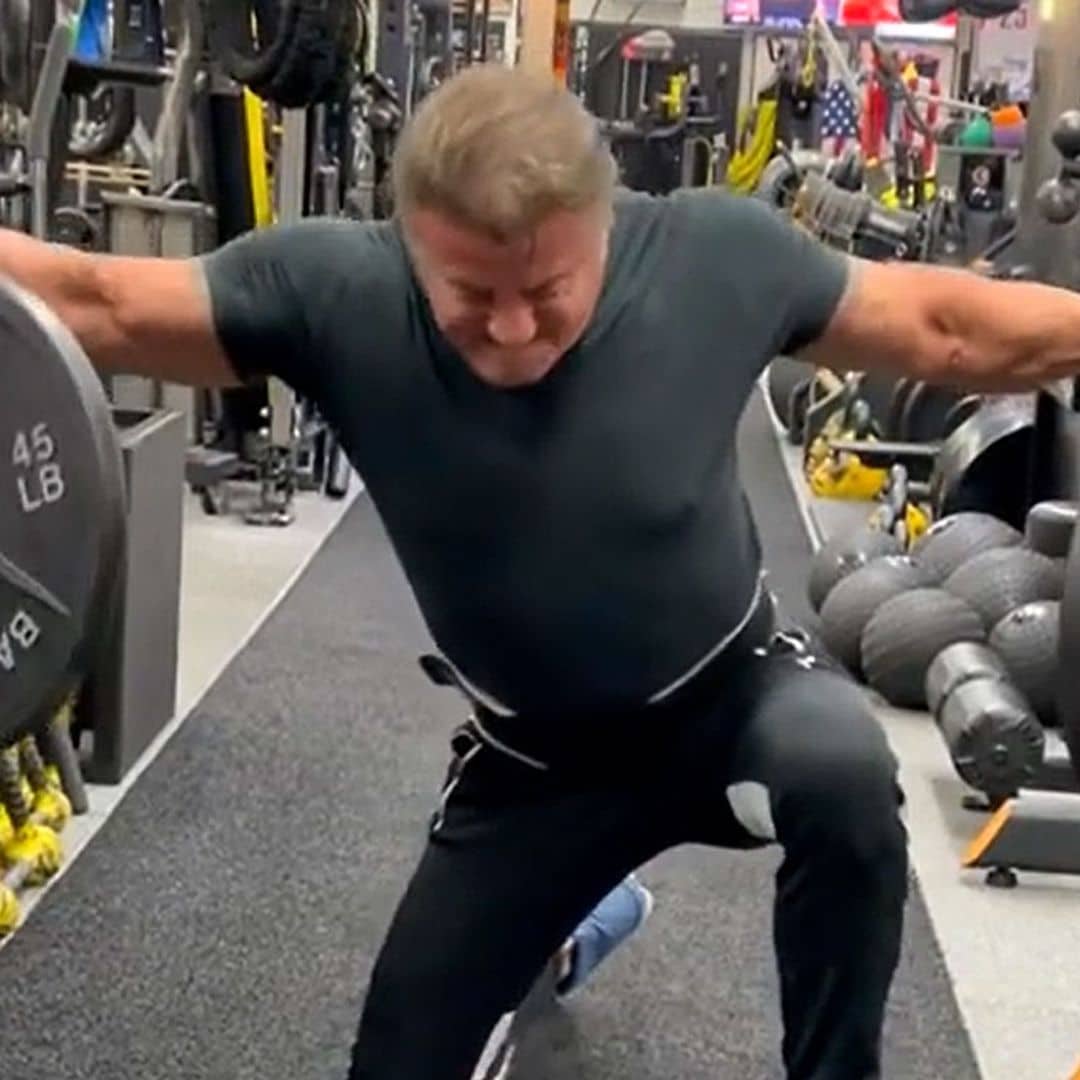 Sylvester Stallone deja a sus fans impresionados con su fuerza ¡a los 74 años!