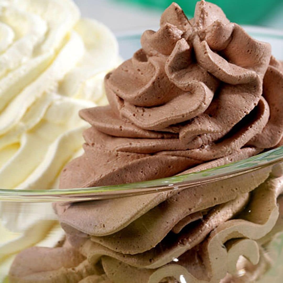 'Mousse' de chocolate blanco y chocolate negro