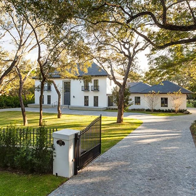 mansion elle macpherson