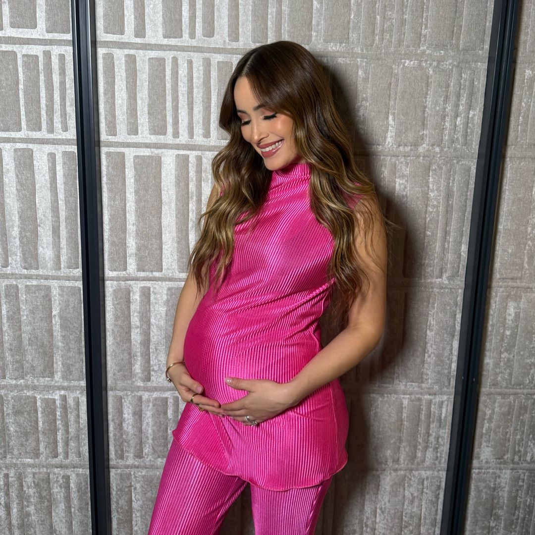 Cynthia Rodríguez presume su pancita de embarazo en bikini mientras se acerca la llegada de su hija María
