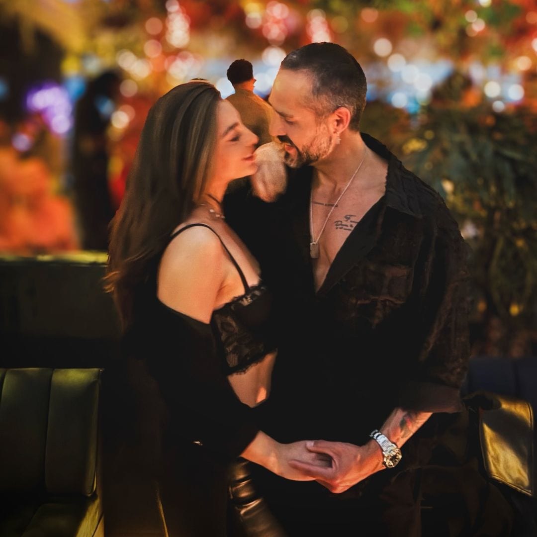 José Ron celebra 14 meses de noviazgo con Lizy Martínez