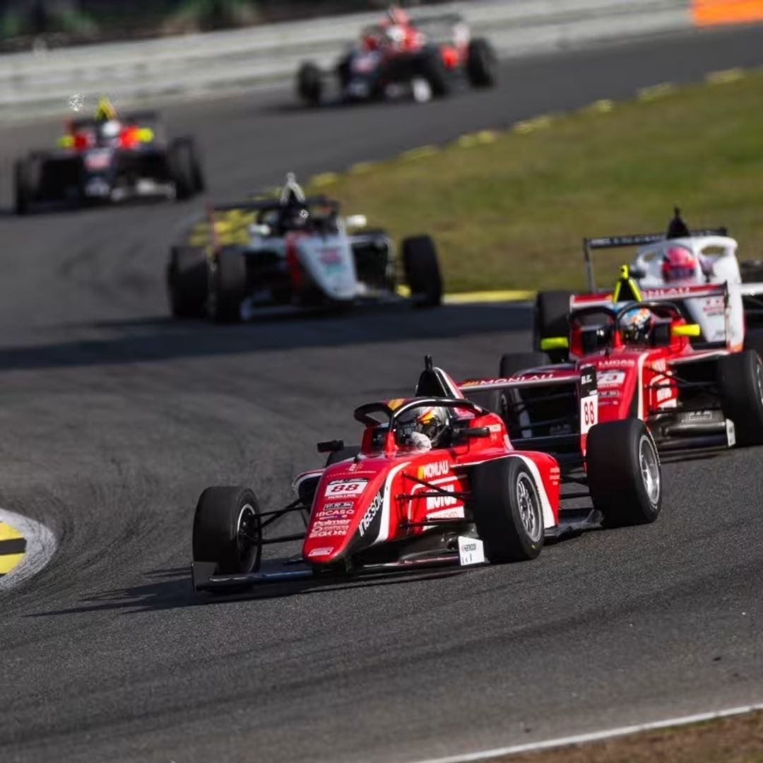 Carrera de Fórmula 4