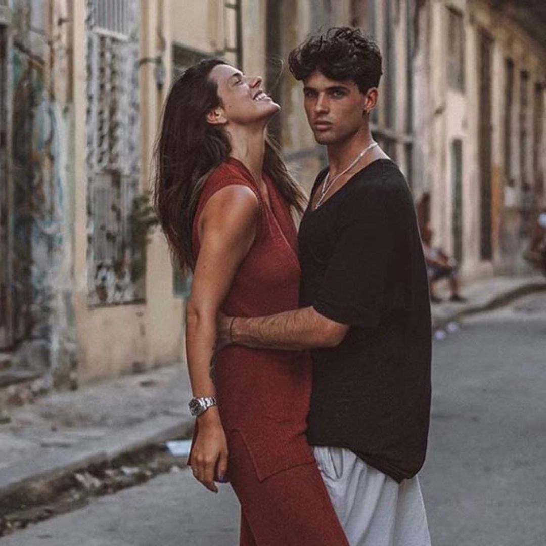 La improvisada 'boda' de Laura M. Flores y Daniel Illescas en Cuba y rodeados de 'influencers'