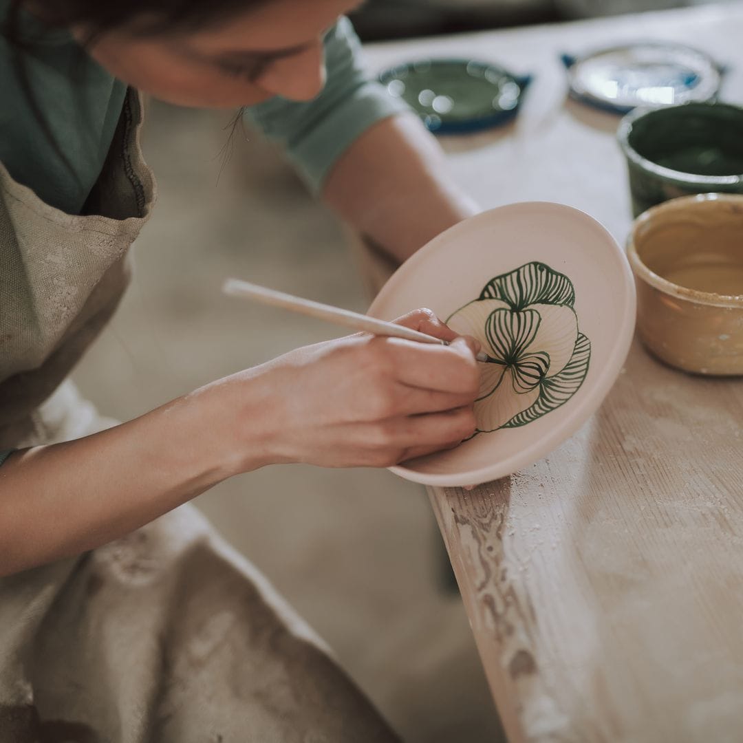 El Madrid más auténtico se cose a mano: los talleres artesanos que resisten a la era digital