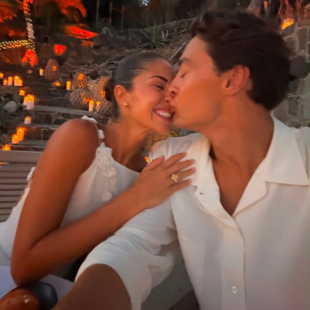 El piloto de Fórmula 1 George Russell y la influencer española Carmen Montero Mundt se casan: un anillo de casi 900.000 euros y una romántica pedida frente al mar