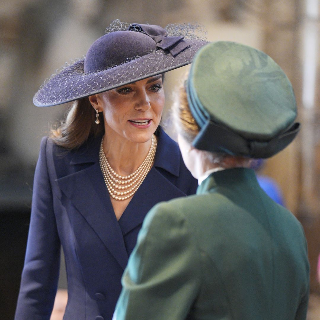 Ni beso ni drama: Kate Middleton y la princesa Ana convierten un saludo torpe en pura complicidad