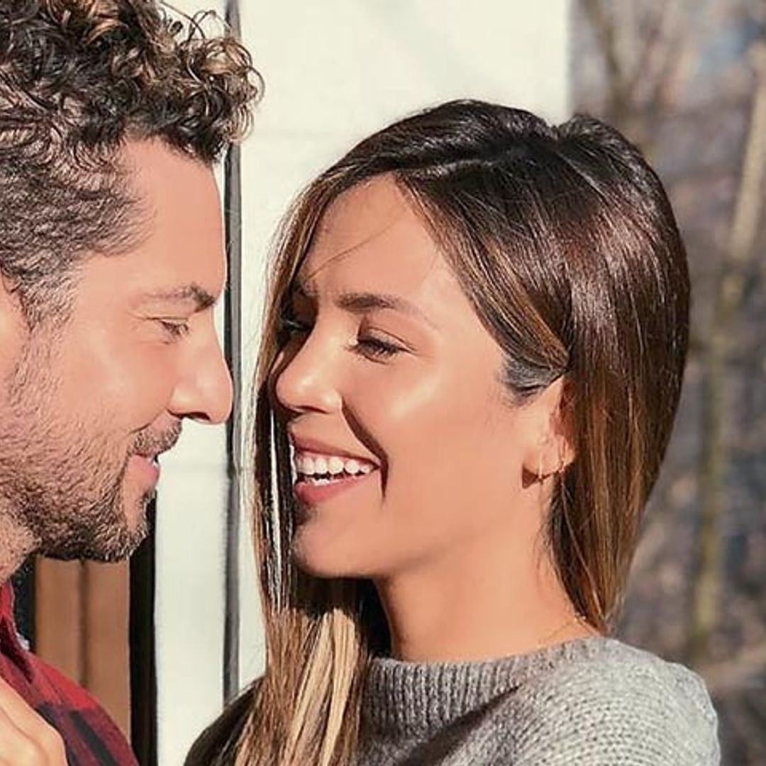 En ¡HOLA!, las fotografías de la romántica escapada a la nieve de David Bisbal y Rosanna Zanetti, que anuncian que se casan