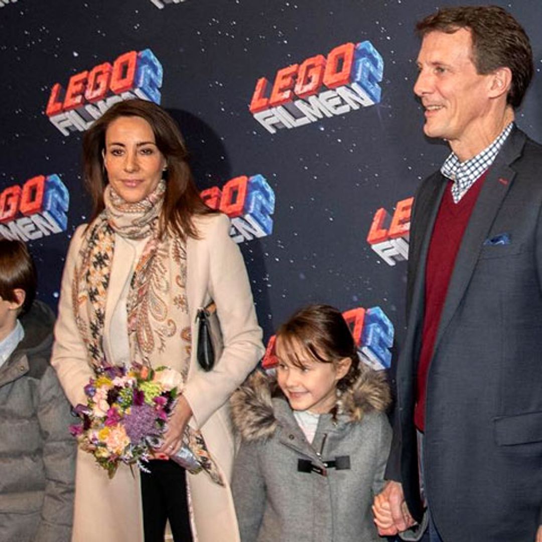 Joaquín y Marie de Dinamarca disfrutan de una tarde de cine con sus hijos
