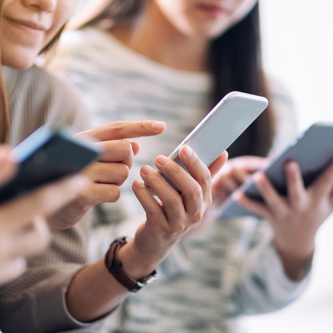 ¿Vives pegada al móvil? Hábitos para seguir conectada pero sin estrés
